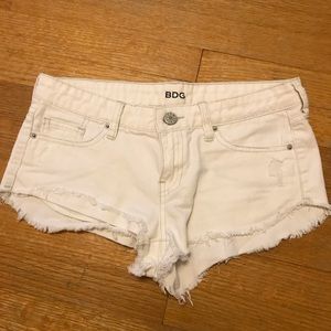 BDG UO Low Rise Dolphin Cut Off Short, White 25W